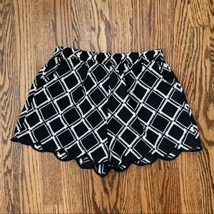 Scalloped High Waist Shorts Black and White